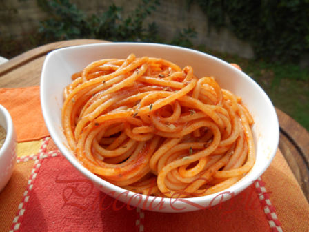 Spaghettoni con Alici e Semi di Finocchietto