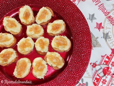 Crostini con Baccalà e Cipolle caramellate