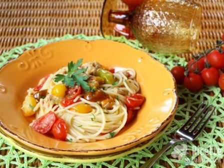 Spaghetti di quinoa con pomodorini e tonno