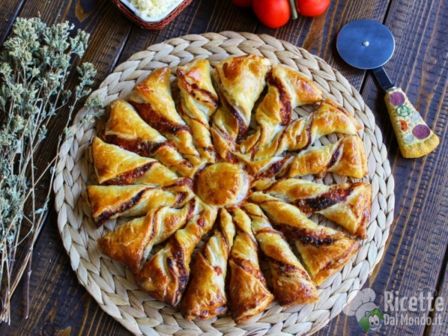 Fiore di pasta sfoglia al gusto pizza