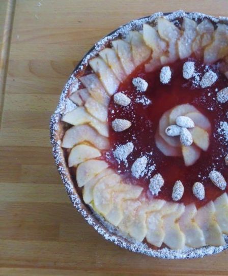 Crostata taragna di crema, pere e melograno