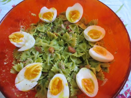 Insalata di pasta al pesto di nocciole