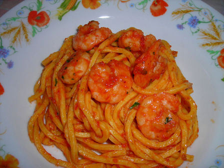 Pasta con gamberetti e pancetta
