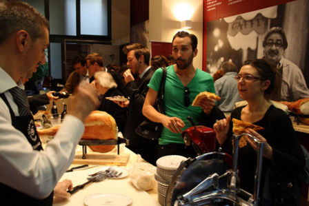 Habemus panem d’Italia con prosciutto San Daniele al temporary shop di Milano