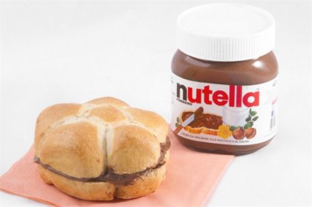 Nutella celebra 50 anni con feste, ricette, libri e francobolli