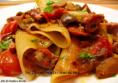 Pasta al tonno all’eoliana