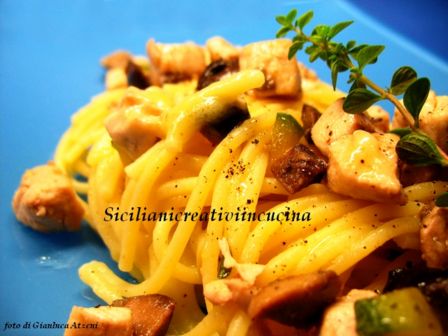 Spaghetti con crema di zucchine e ragù di ricciola