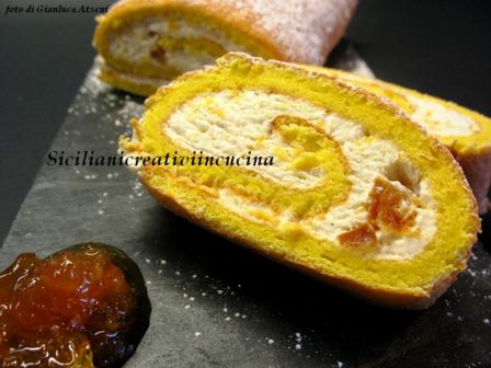Rotolo con panna e marmellata di arance