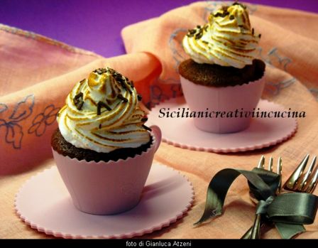 Cupcakes al cioccolato con meringa all’italiana