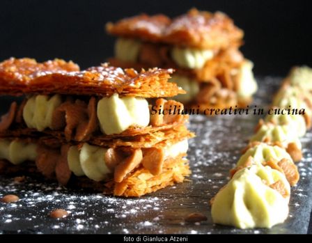 Millefoglie con mousse al caffè e al pistacchio