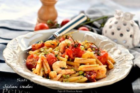 Pasta con gamberi, pomodori Pachino e pistacchio