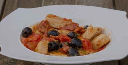 Ricetta: Stufato di tacchino con pomodori e olive nere