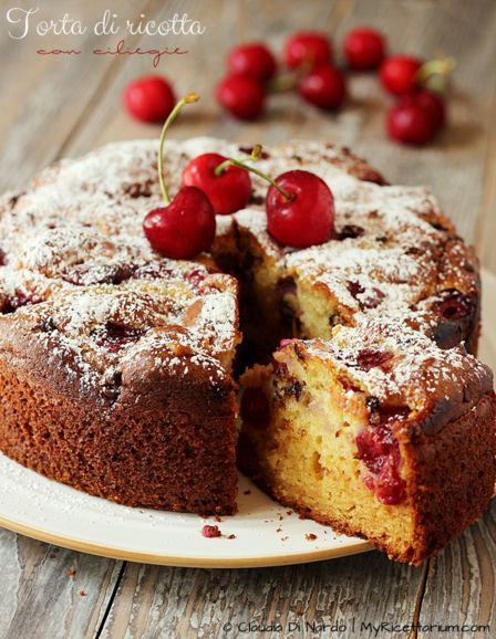 Torta di ricotta con ciliegie