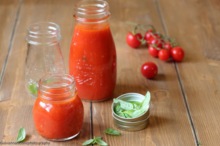 Passata di pomodori perini