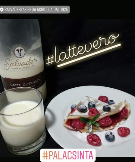 Palacsinta con mirtilli, lamponi e latte "vero". La  ricetta del  lunedì.