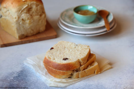 Brioche con uva passa e arancia candita