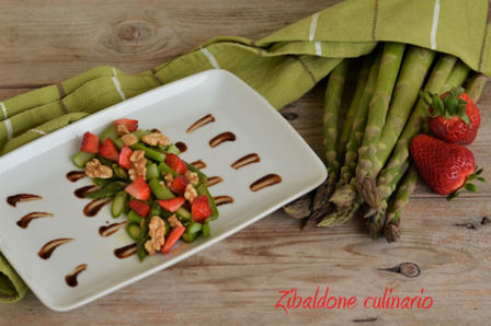 Insalata di asparagi e fragole