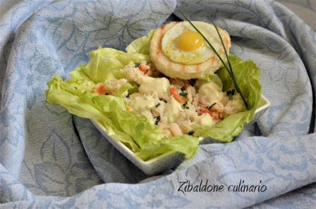 Insalata di granchio con crostone all'uovo