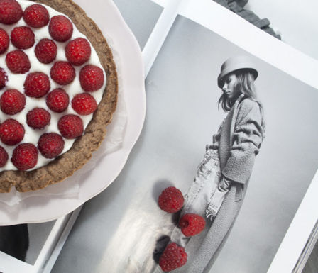 Crostata con frolla al cacao e lamponi