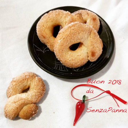 Ciambelline veloci al latte di riso e scorza di arancia. La ricetta del lunedì.