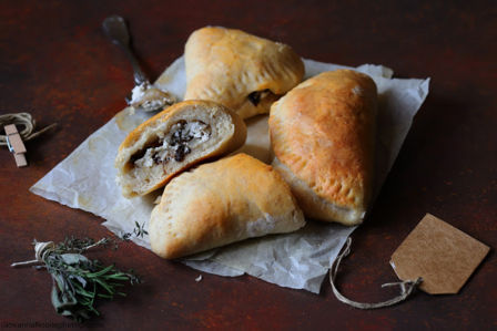 Pizzette con radicchio e ricotta