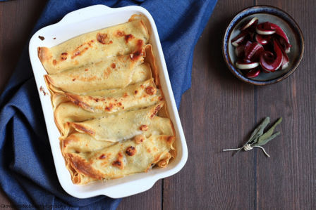 Crepes con robiola, radicchio e nocciole
