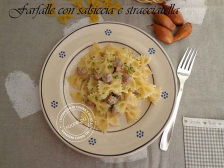 FARFALLE CON SALSICCIA E STRACCIATELLA