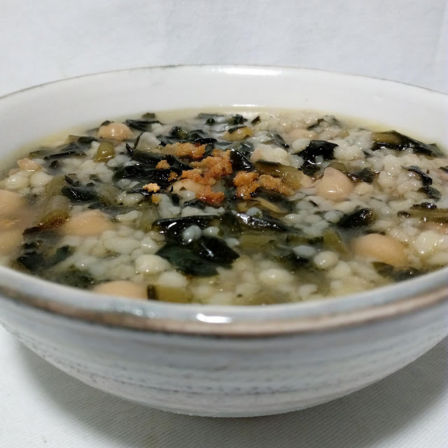 Zuppa di fregula con ceci e cicoria. La ricetta del lunedì.