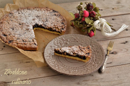 Crostata di amaretti con nocciole e nocino