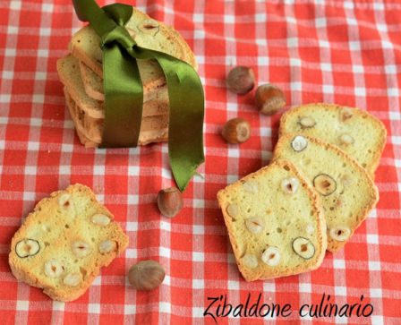 Biscotti alle nocciole con gli albumi