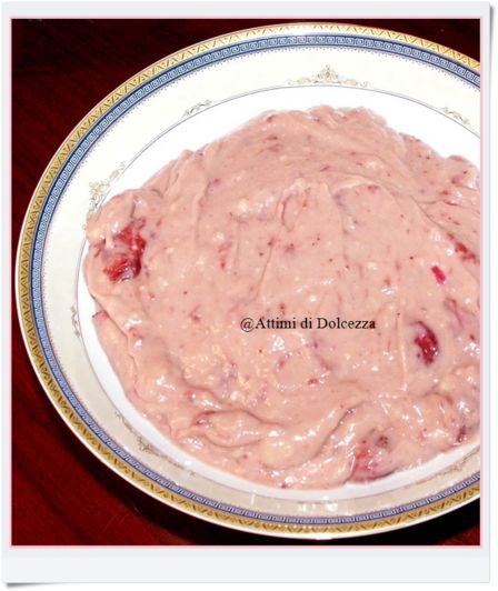CREMA ALLO YOGURT E FRAGOLE