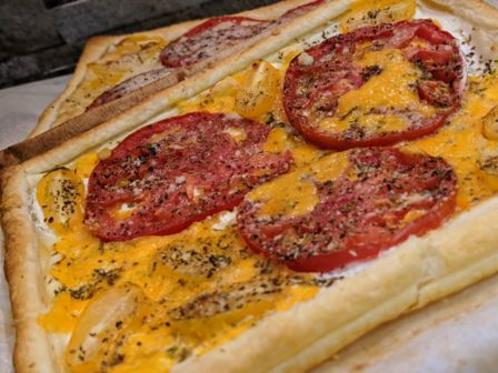 Sfoglia ai Pomodori in 2 varianti – Cheddar & Formaggio Spalmabile VS Senape & Scamorza