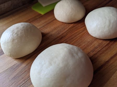 Pan Bretzel con Salsicce alla Birra