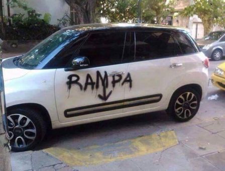 Roma è a misura di stronzi, non di disabile!