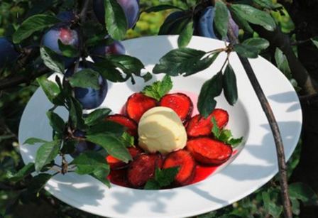 Susine caramellate con il gelato