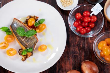 Orata con caponata e pomodorini