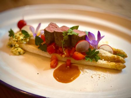 Filetto di agnello e asparagi di Termeno