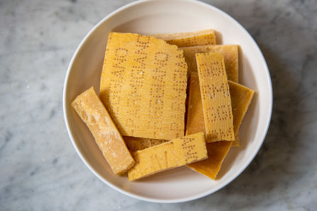 Croste di Grana e Parmigiano: ricette goduriose e consigli per utilizzarle