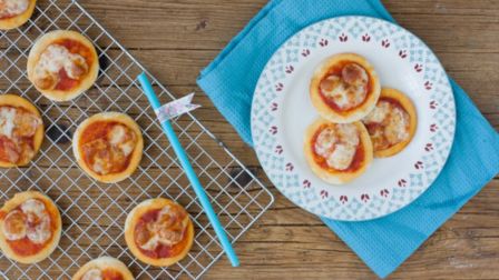 Ricetta pizzette veloci, un antipasto veloce senza lievitazione