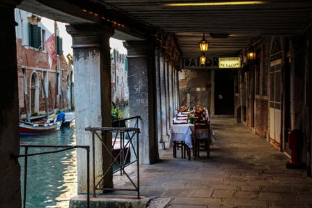 Venezia e il cibo a domicilio, nonostante il Coronavirus: ristoranti e negozi delivery