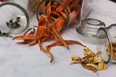 Bucce di carote: 10 idee e ricette per usarle in cucina