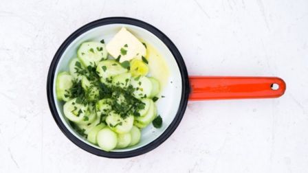 Ricetta cetrioli saltati alla menta, un contorno facile, diverso e saporito
