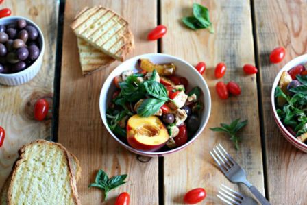 Menu di Ferragosto 2020: cosa cucinare dall’antipasto al dolce, per non pensarci più