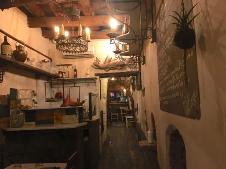 Da Gherardo a Firenze, recensione: la pizzeria napoletana che tiene botta, tra arredi fané