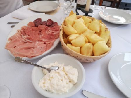 Trattoria Collegio di Spagna a Bologna, recensione: la vecchia cucina bolognese (nel bene e nel male)