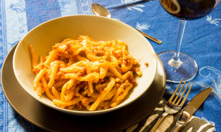 Strozzapreti romagnoli, storia e origini di una pasta dai mille volti