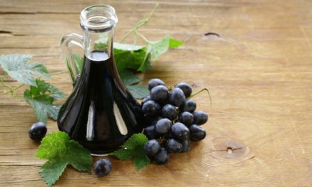 Previene l’invecchiamento e aiuta la digestione: tutte le proprietà dell’aceto balsamico