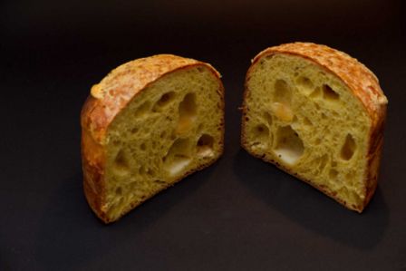Pizza al formaggio: la ricetta della crescia, piatto tipico di Marche e Umbria