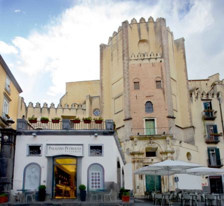 Le migliori 10 pizzerie all’aperto a Napoli per  mangiare pizza al tavolo