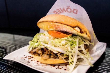 Pizza kebab fatta in casa con una buona ricetta. No, non sono impazzita